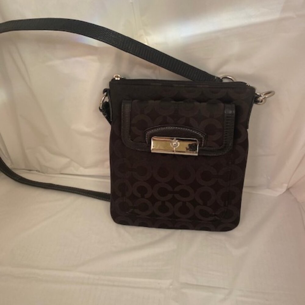 Coach Kristin Signature Graphic Op Art Swingpack Crossbody Bag